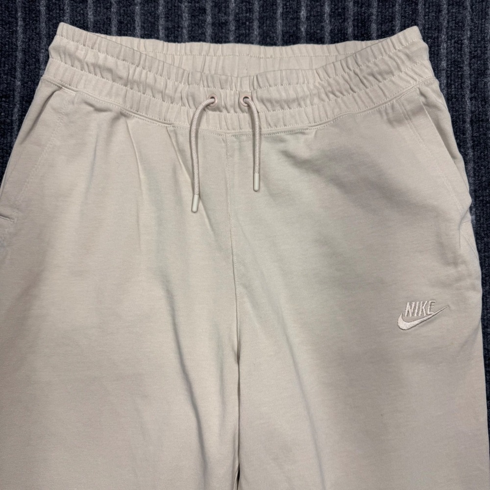 Nike Womens Medium Beige Sportswear Essential Fleece Jogger Pants (2409) - Picture 2 of 12
